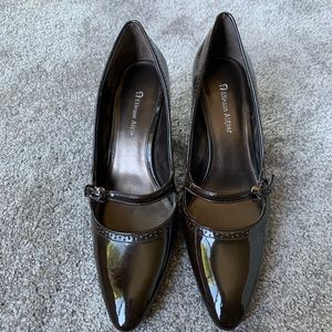 Etienne Aigner 9 2.5” heels brown patent leather